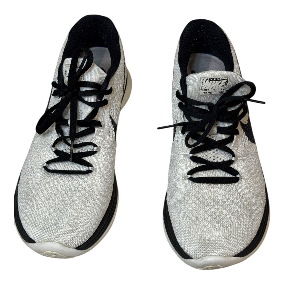 Nike Black and White Running Shoes EUC (BROWNBOX#3)